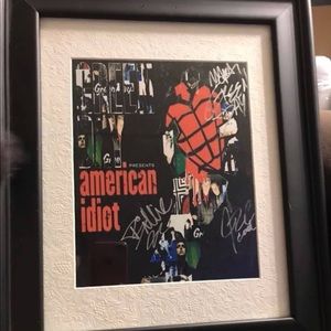 Autographed photo of the band-Green Day